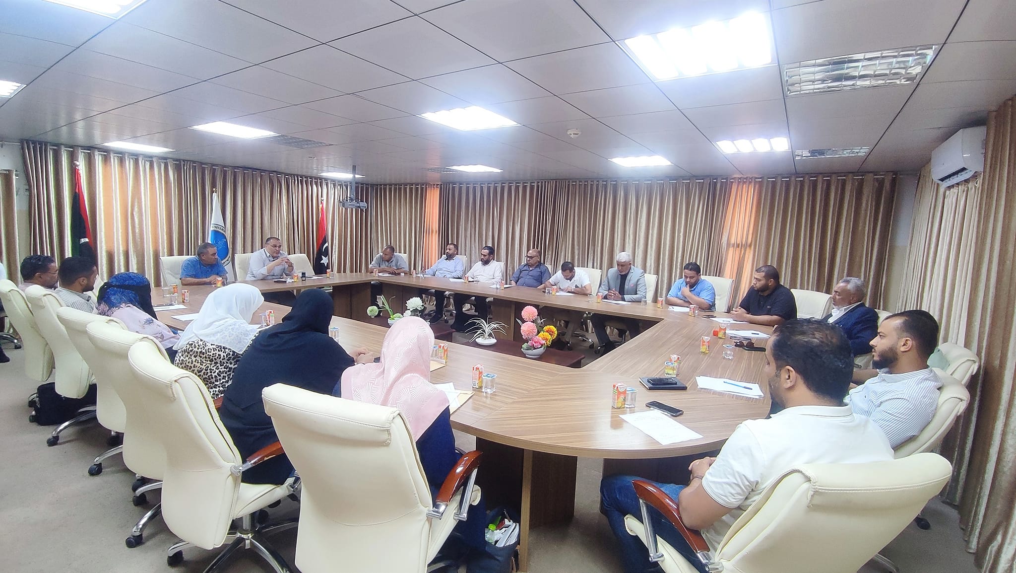 A meeting between the Director of the Faculty Affairs Department at the university and the heads of faculty offices in the colleges.