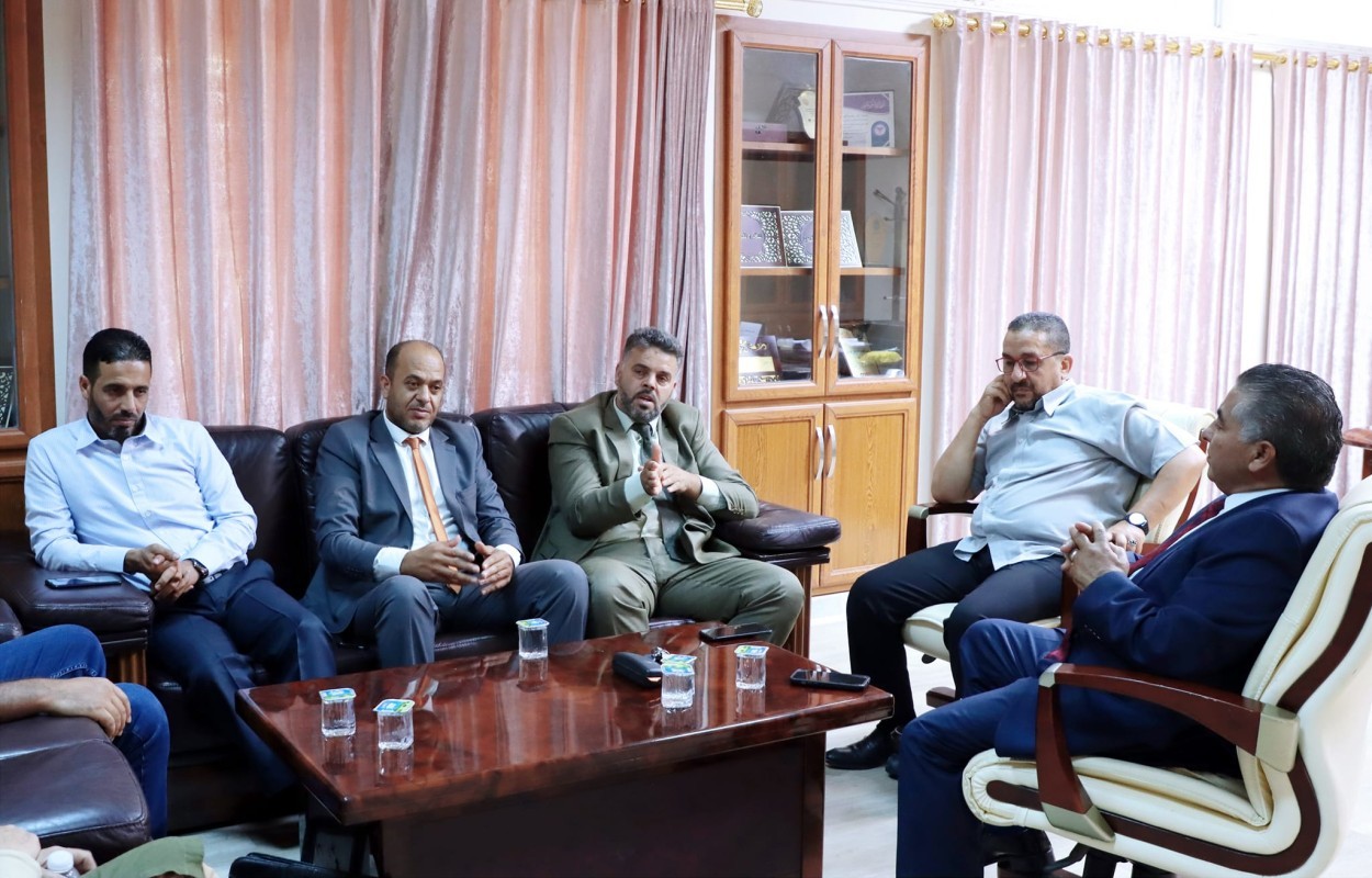 The University President, Prof. Salem Al-Hreishi, meets with a delegation from the Libyan Academy of Graduate Studies, Western Mountain Branch